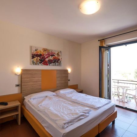 Garni Onda Hotel Torri Del Benaco Ruang foto