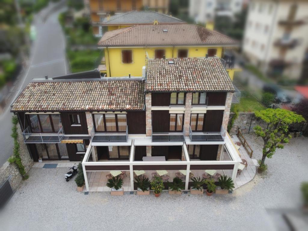 Garni Onda Hotel Torri Del Benaco Bagian luar foto