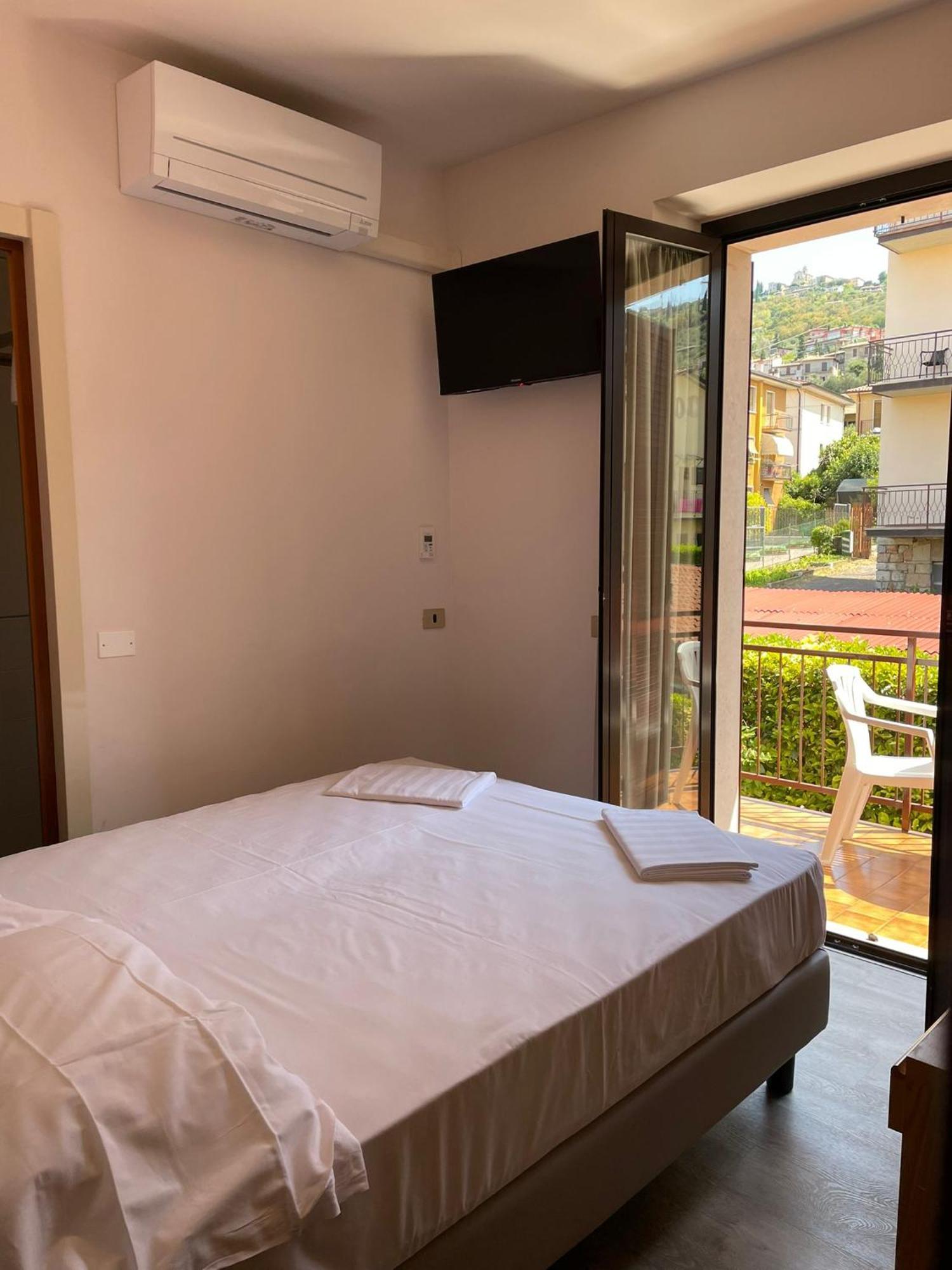 Garni Onda Hotel Torri Del Benaco Ruang foto