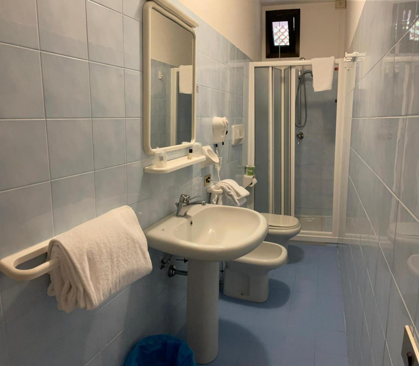 Garni Onda Hotel Torri Del Benaco Ruang foto