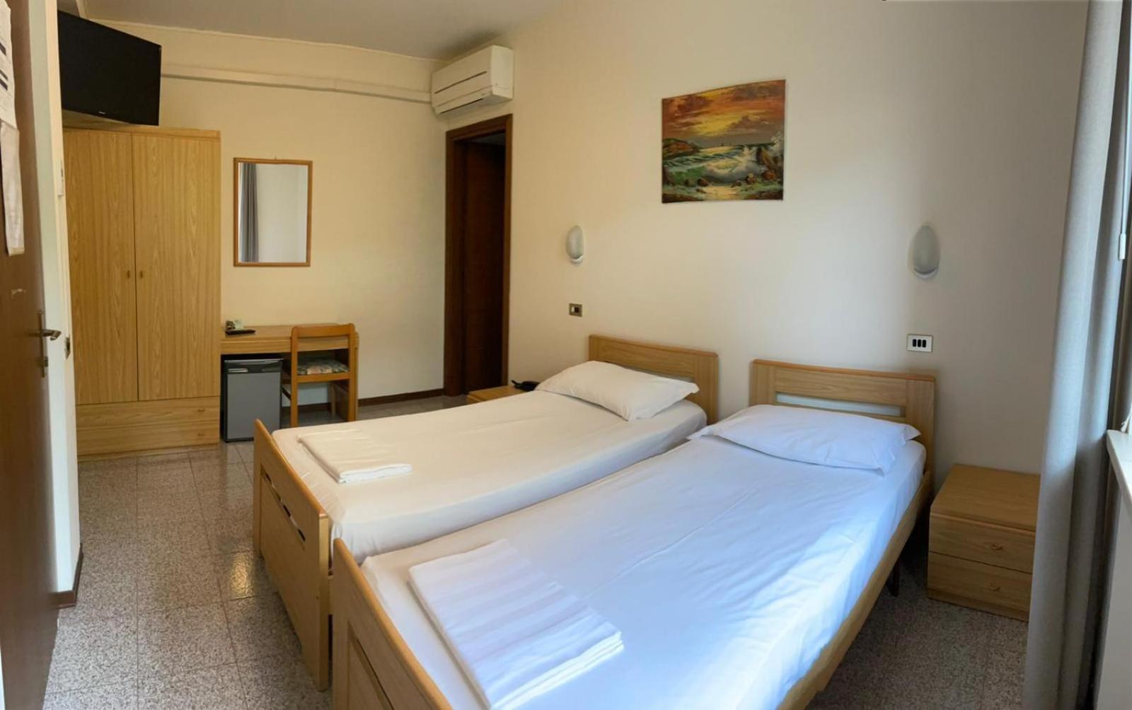 Garni Onda Hotel Torri Del Benaco Ruang foto