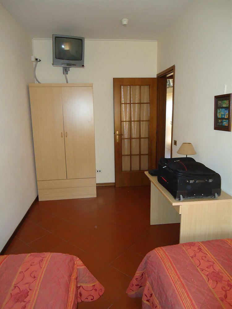 Garni Onda Hotel Torri Del Benaco Bagian luar foto