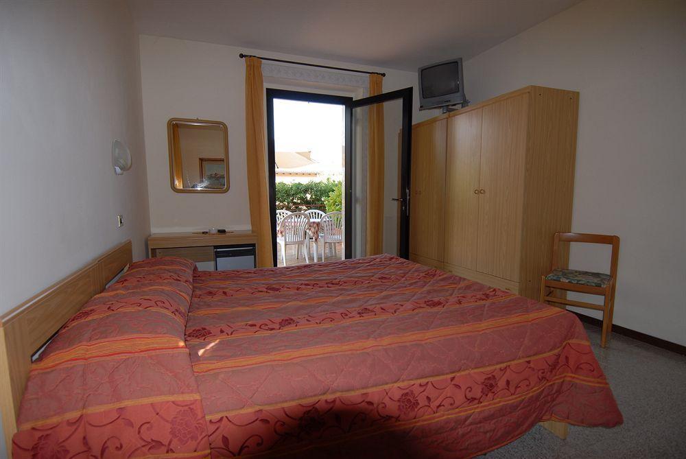 Garni Onda Hotel Torri Del Benaco Bagian luar foto