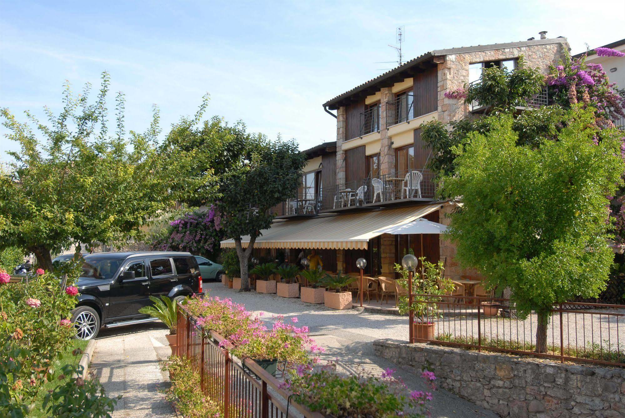 Garni Onda Hotel Torri Del Benaco Bagian luar foto