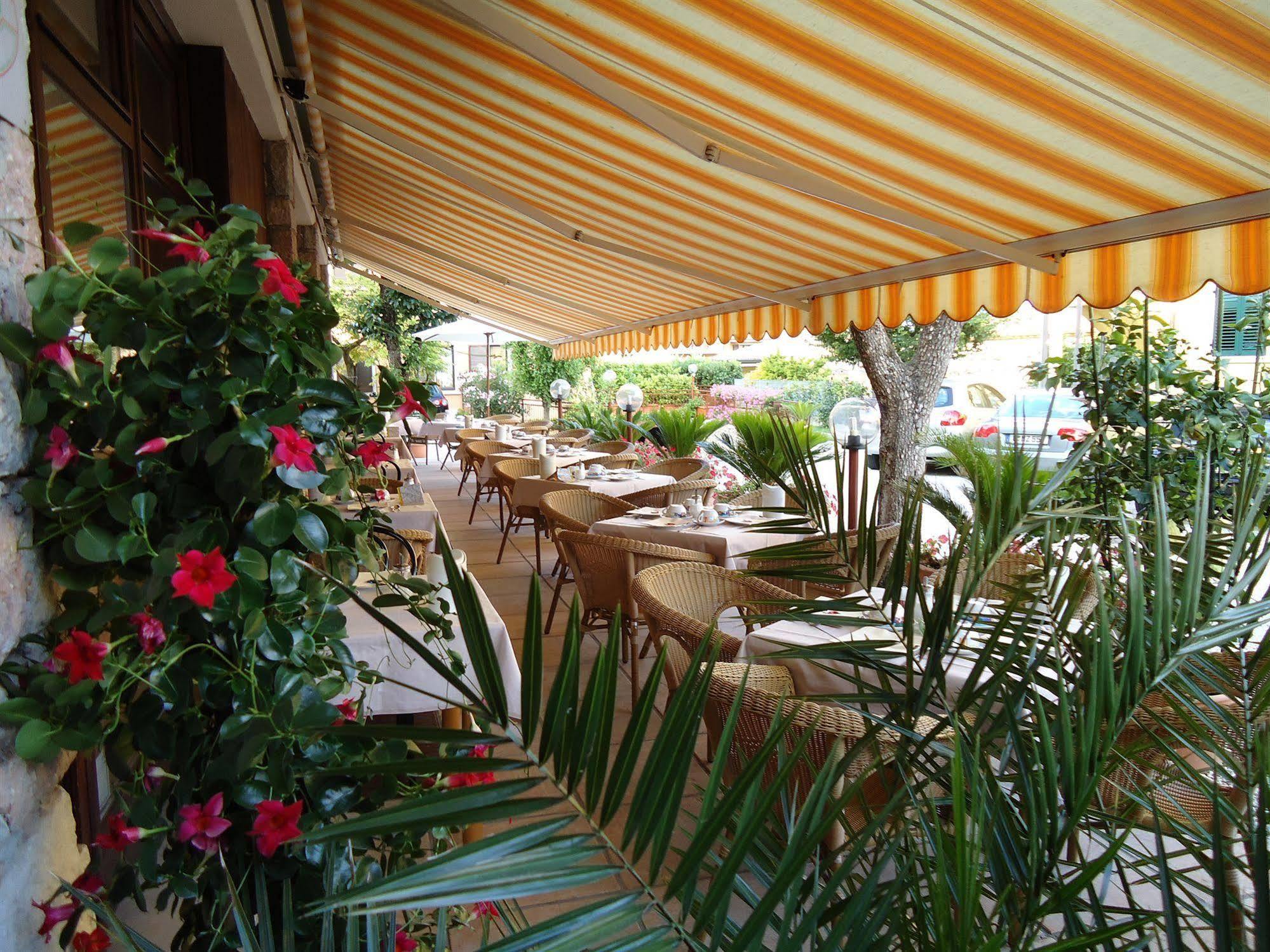Garni Onda Hotel Torri Del Benaco Bagian luar foto