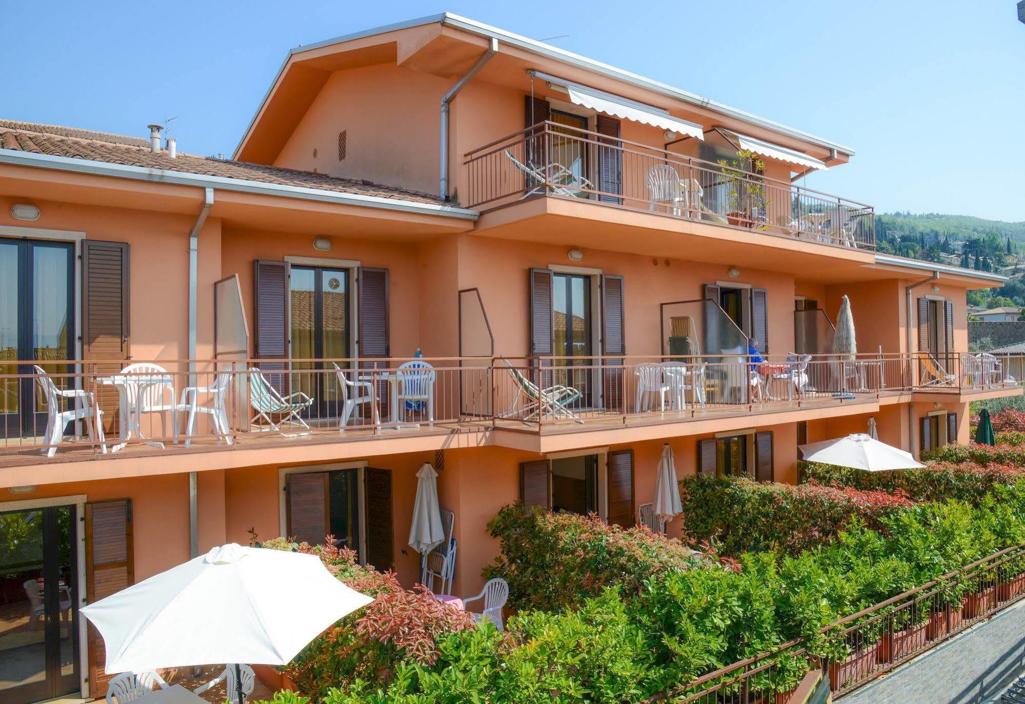 Garni Onda Hotel Torri Del Benaco Bagian luar foto