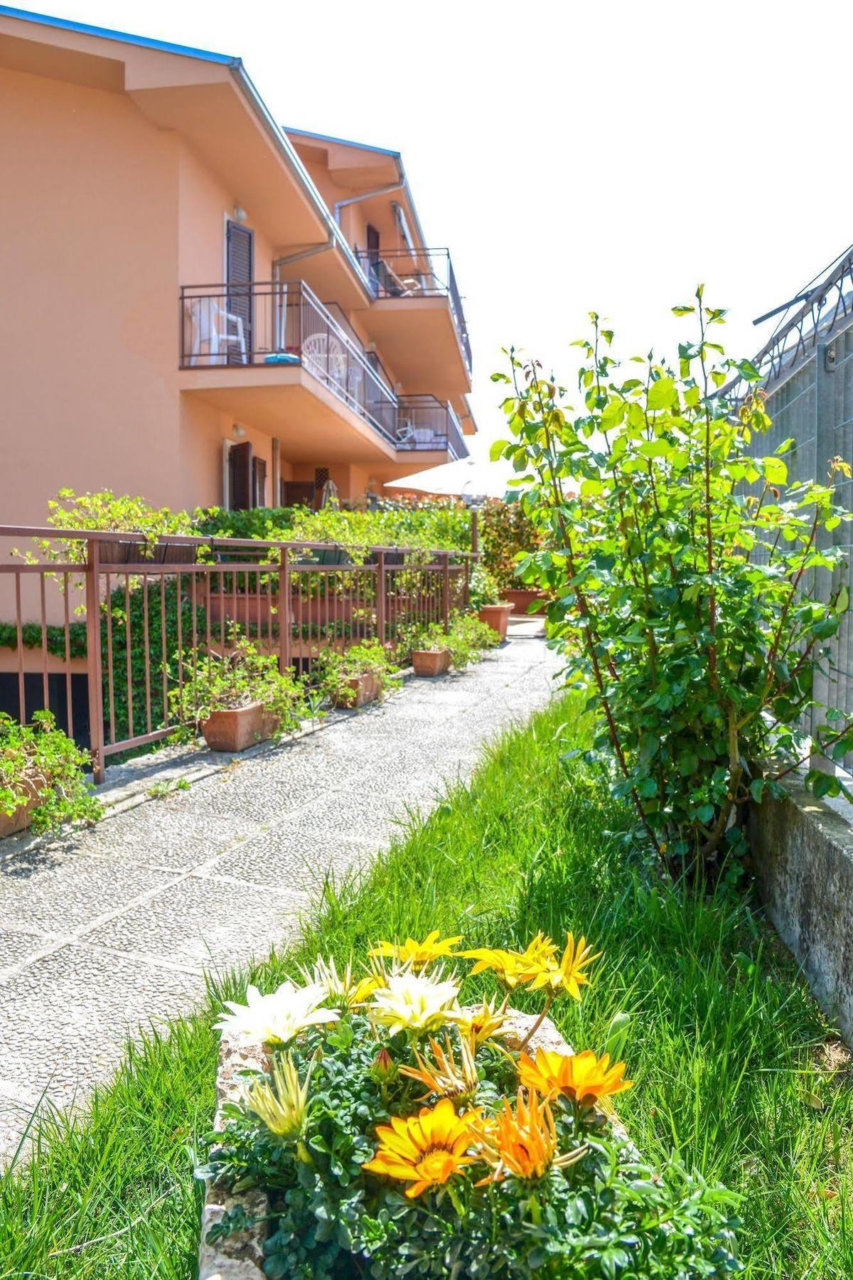 Garni Onda Hotel Torri Del Benaco Bagian luar foto