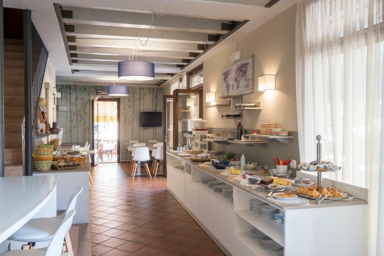 Garni Onda Hotel Torri Del Benaco Bagian luar foto